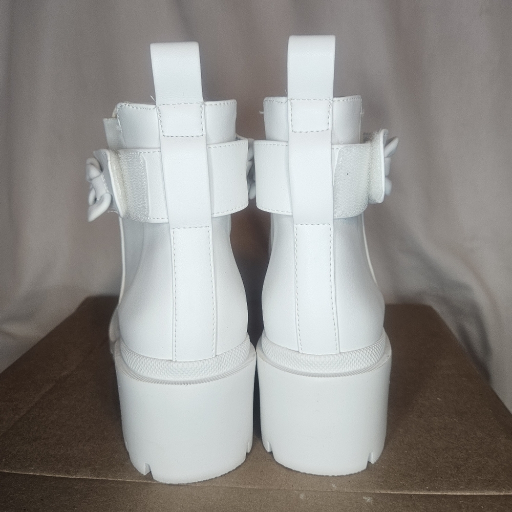Steve Madden Amulet Chain Bootie Lug Heel White Sz 9 NWT Retail $130 - Picture 8 of 14